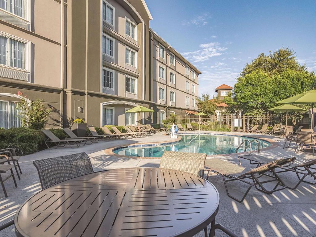 La Quinta Inn & Suites by Wyndham Oklahoma City Norman photo