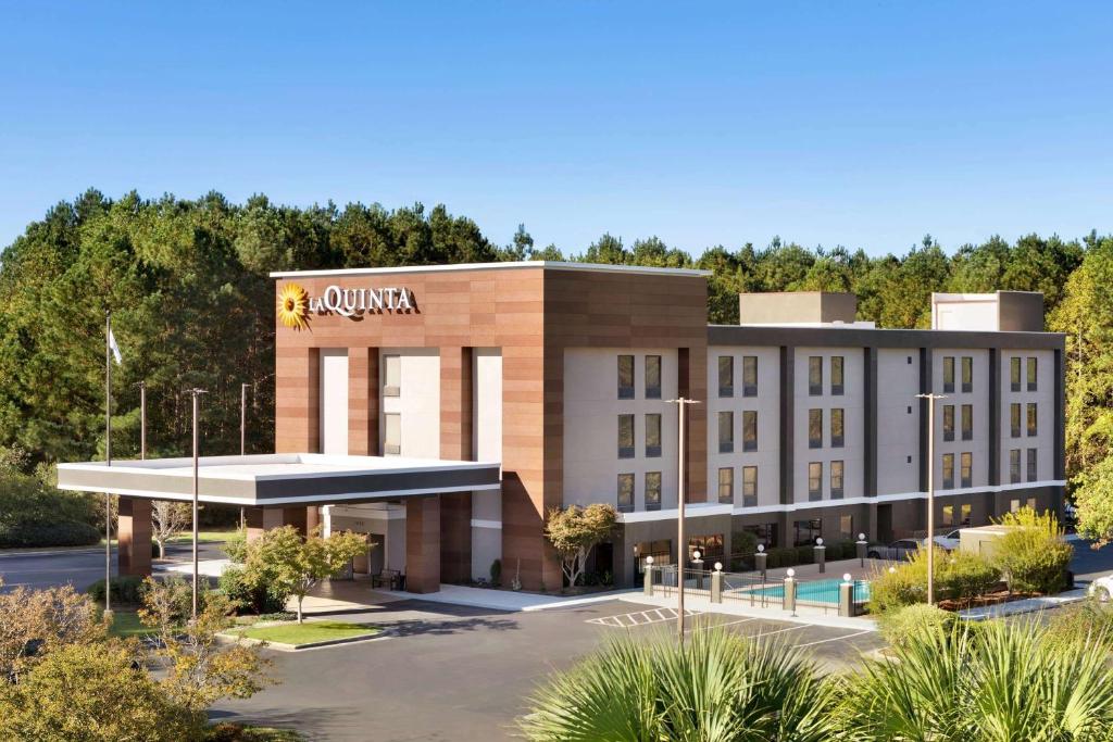 La Quinta Inn &amp; Suites by Wyndham Selma/Smithfield I-95 — Hotel in Selma (NC)