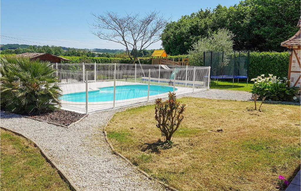 Awesome Home In Castelsagrat With Outdoor Swimming Pool, Wifi And Private Swimming Pool photo