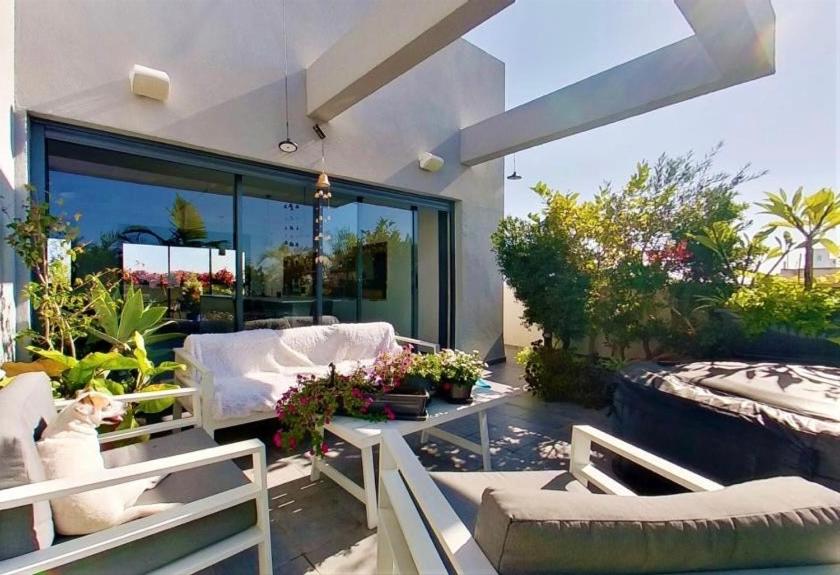 Suite and Room in a breathtaking new designed penthouse in SE TLV photo