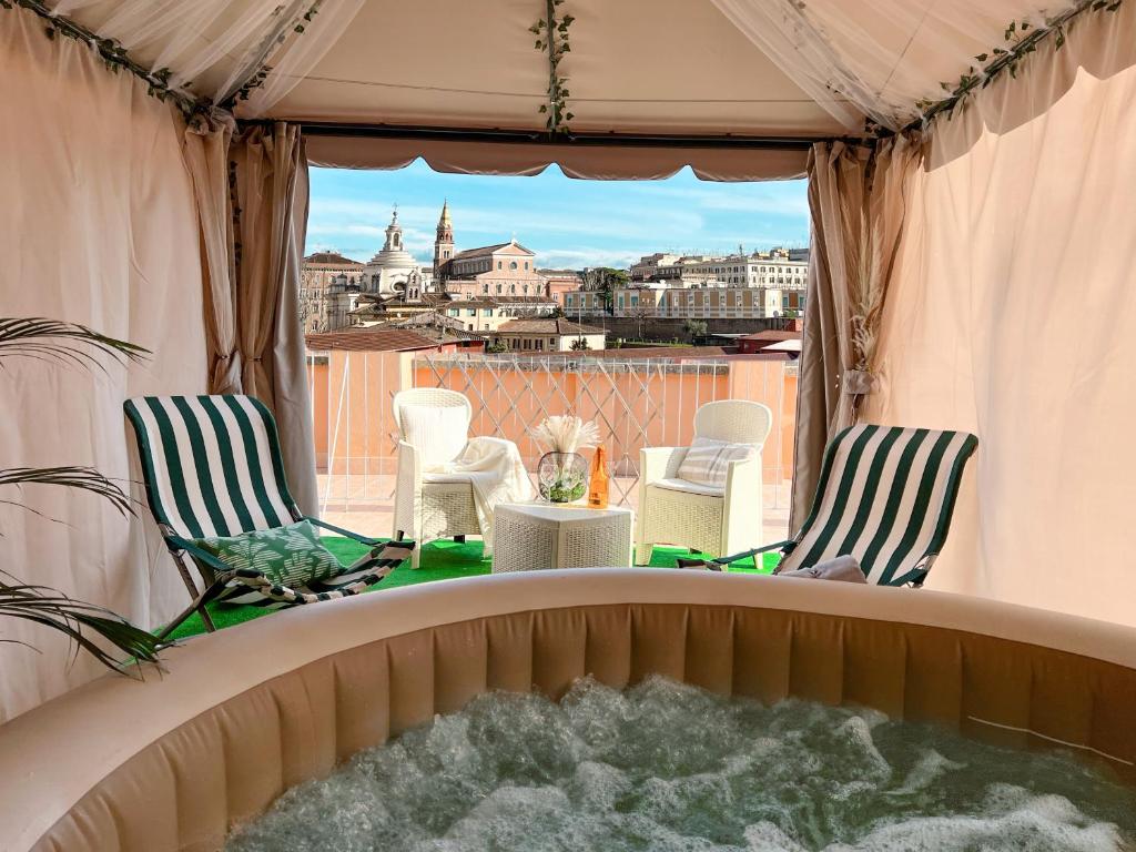 Colosseum House - Private Rooftop, Jacuzzi Hot Tub & View - 2