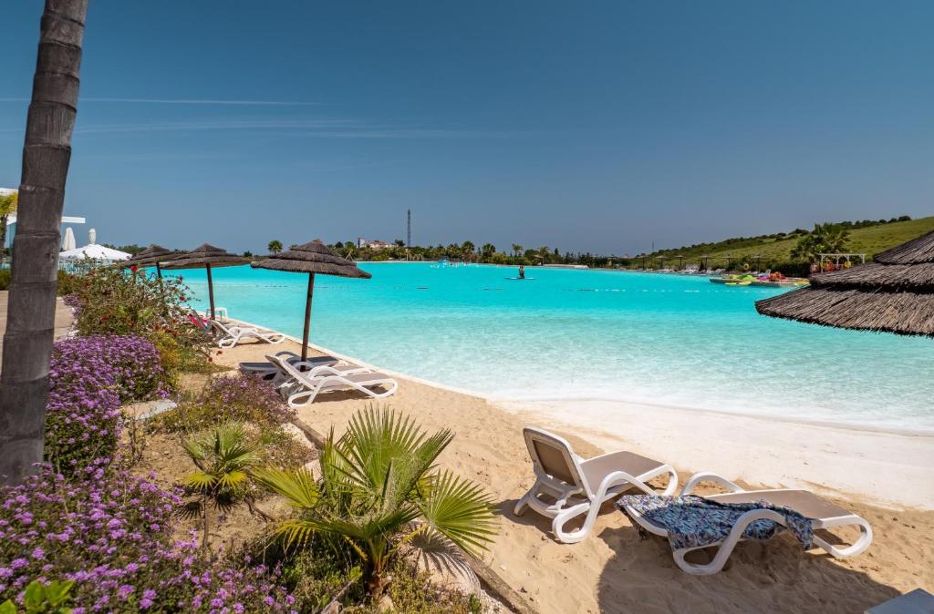 2152-Modern apt with private beach photo