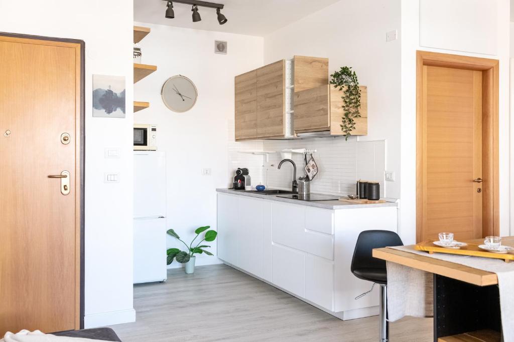 LOFT con Terrazzo - 3 min dalle Autostrade By followgreenhouserome - 5