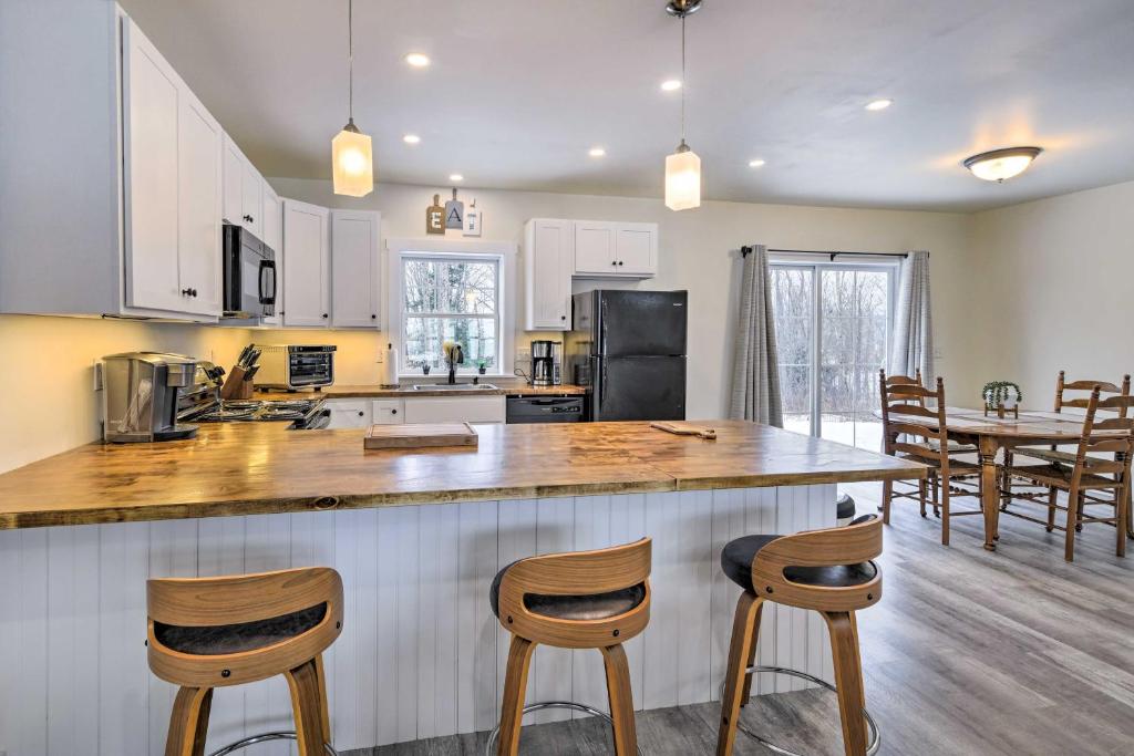 Cozy Vermont Escape - Near Golfing and Skiing!