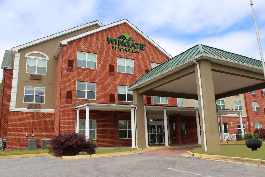 Wingate by Wyndham Waldorf or Washington DC Area photo