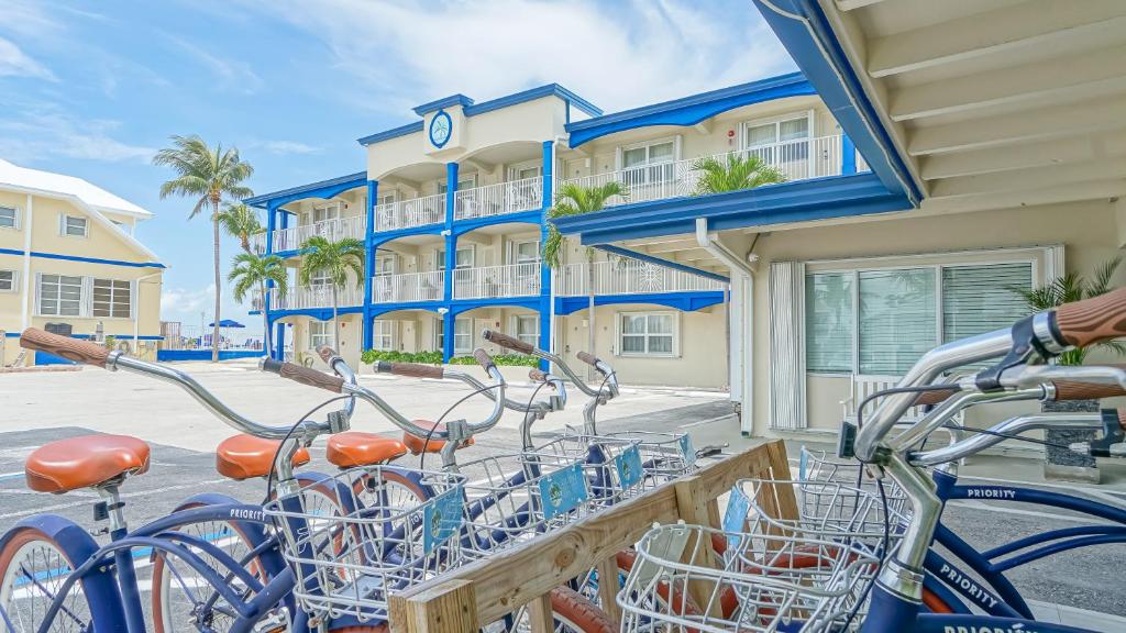 Glunz Ocean Beach Hotel and Resort — Hotel in Marathon (FL)