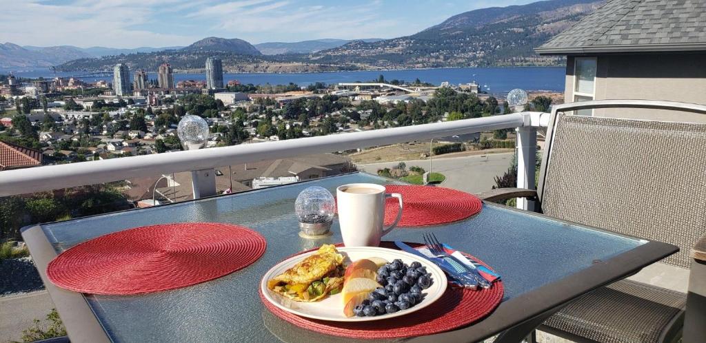 Vacation Lake View House kelowna BNB photo