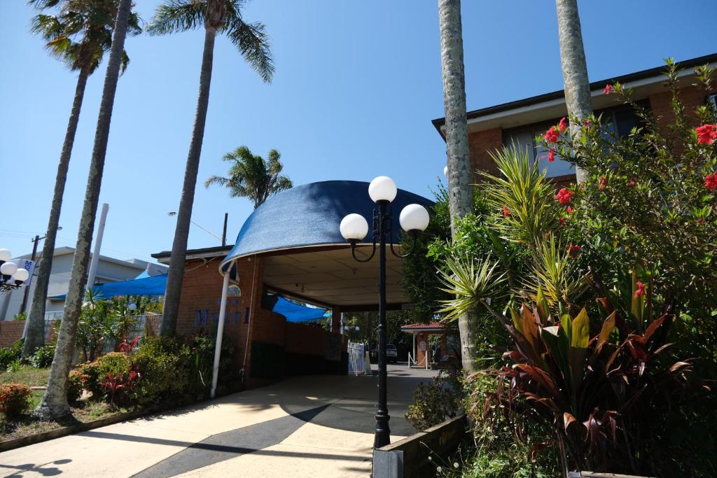 Sapphire Palms Motel