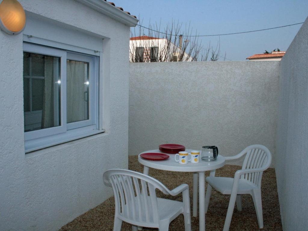 Maison rénovée, proche plage et commerces, parking, jardin privé - FR-1-22-221 - 3