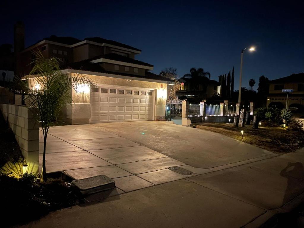 Riverside Moreno Valley entire house 4 bedrooms with 4 bathrooms