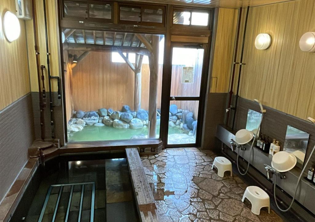 Hot spring bath