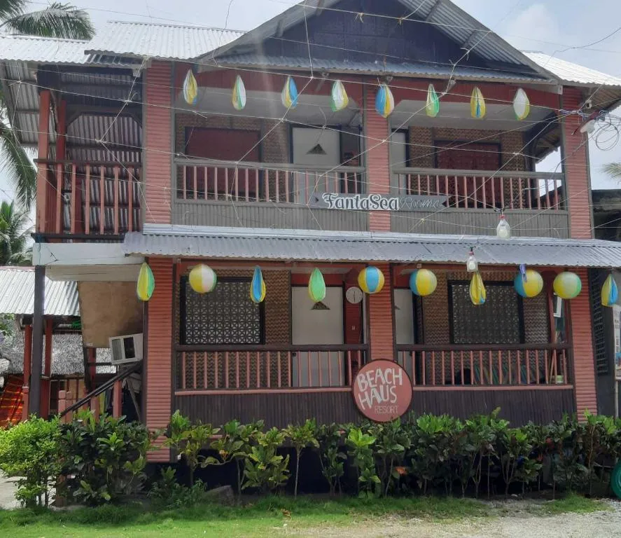 Beachaus Resort, hotel in Pandan