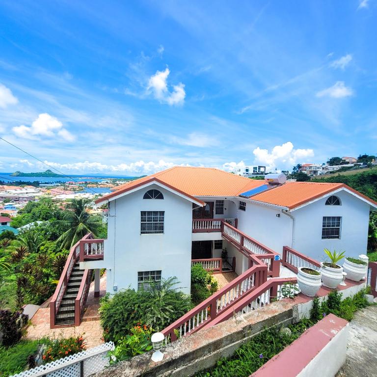 Venance Grand Yer apt 2 Enjoys Sea Views in Rodney Heights, Gros Islet