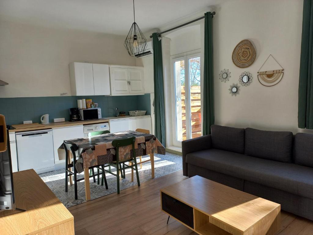 Magnifique "Appartement Terrasse" tout équipé à Salin-de-Giraud, Mer, Camargue