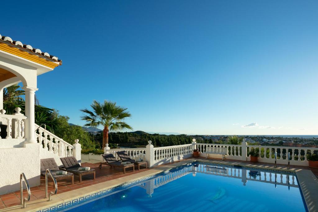 Large Family Villa 500m From Beach with Stunning Views - 5