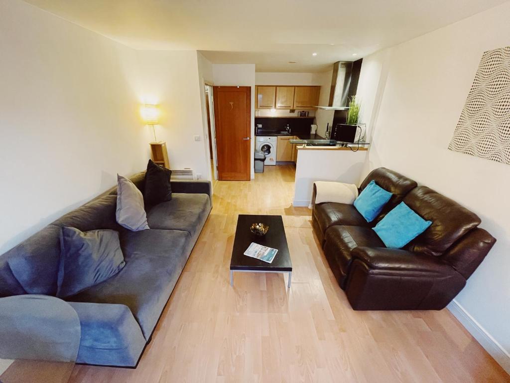 Modern City Centre Apartment Private Parking Space - Sleeps 4, Newcastle upon Tyne