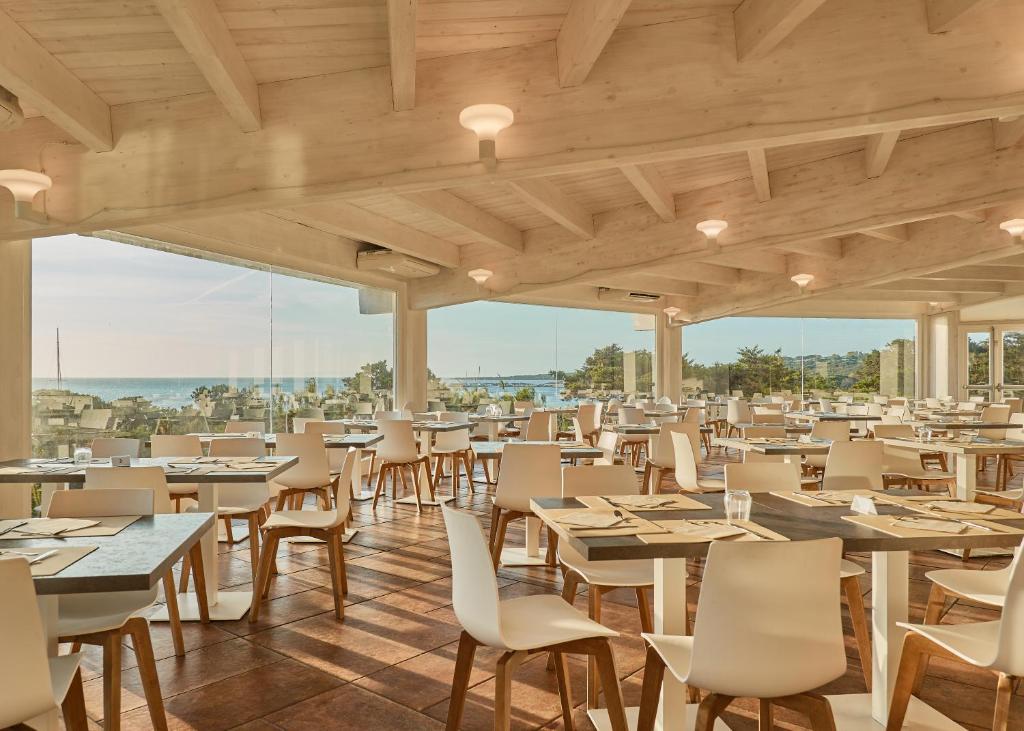 Club Esse Roccaruja — Restaurant & bars in Stintino, Sardinia