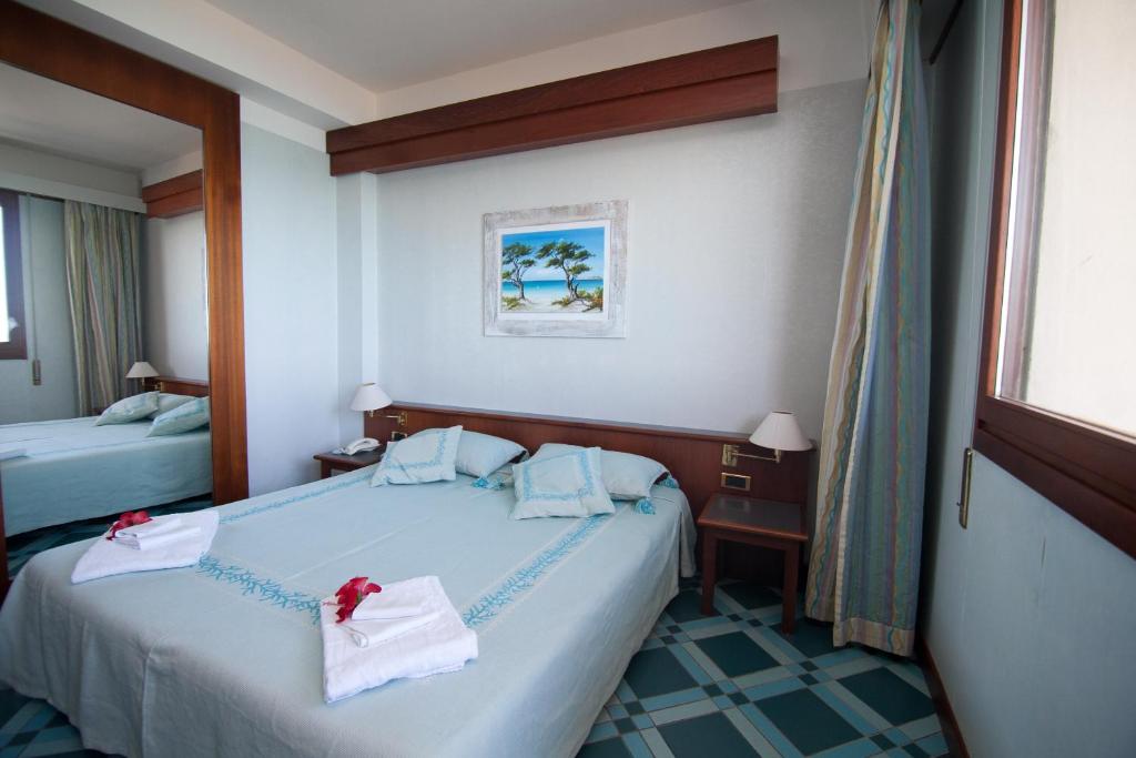 Club Esse Roccaruja — Hotel rooms in Stintino, Sardinia