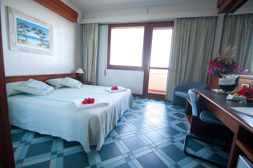 Club Esse Roccaruja — Hotel rooms in Stintino, Sardinia