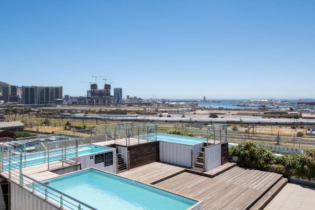 Modern Two Bedroom Unit, Mountain & Harbour Views, Кейптаун