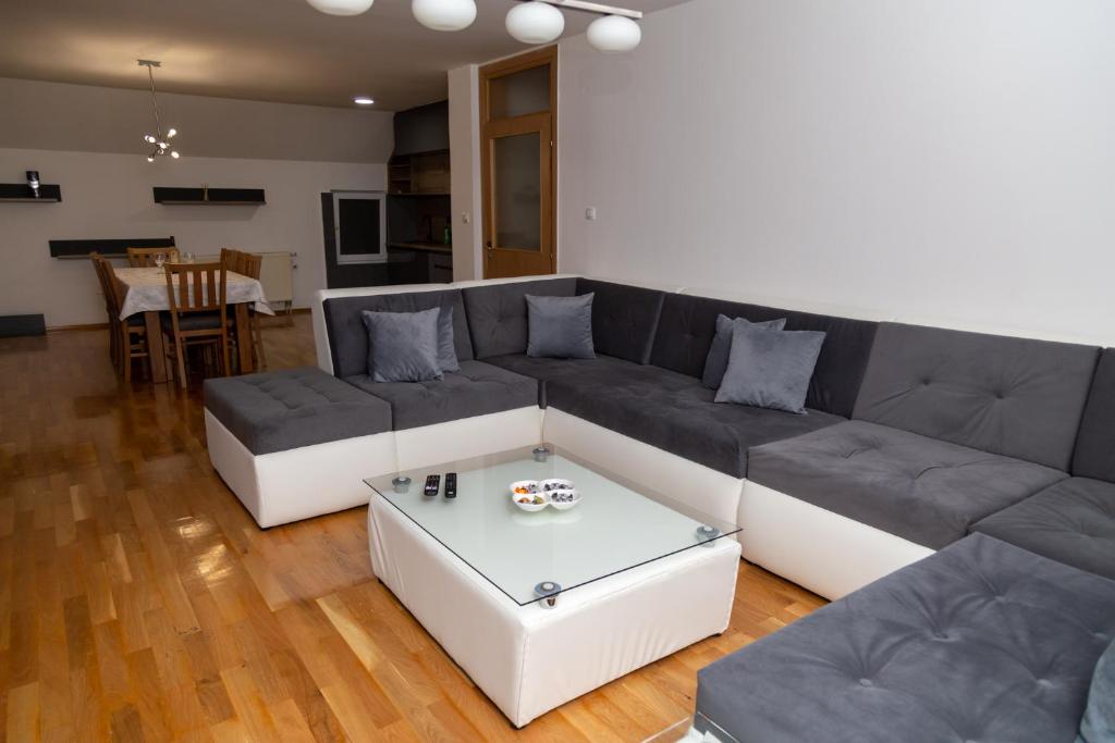 Grand Lux Apartmani Pale - 2