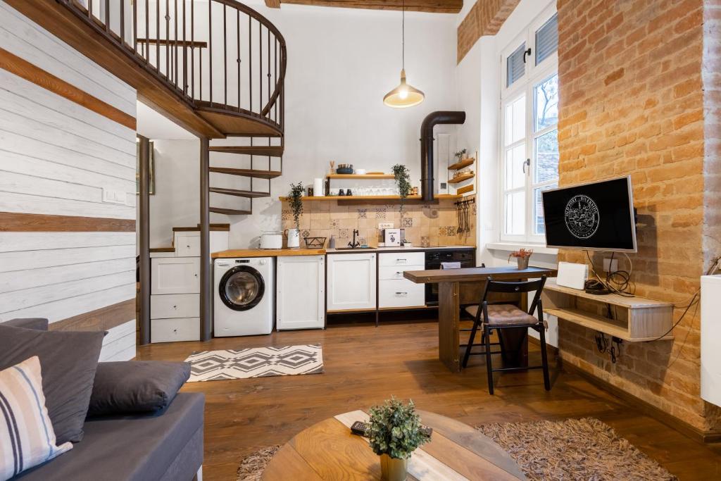 Old Port Riverside Apartments in City Center - 1