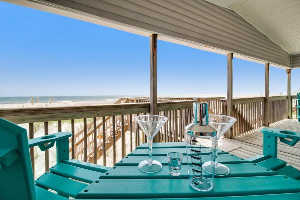 Somewhere on a Beach, Oak Island