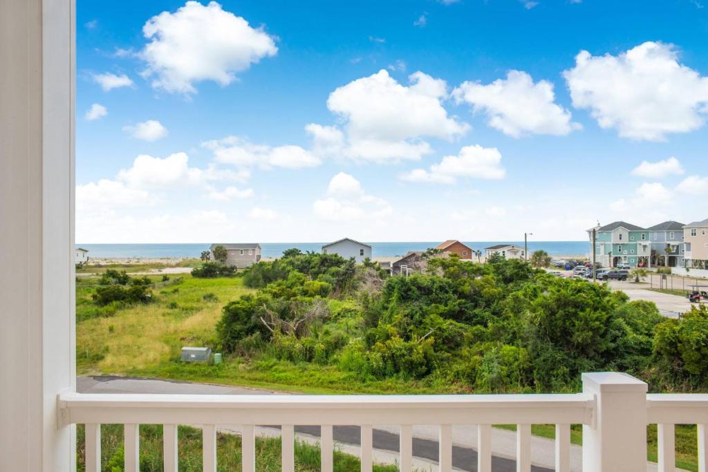 R&R by the Sea, Oak Island