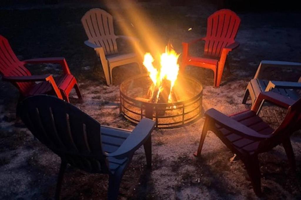 Three Seas, Oak Island