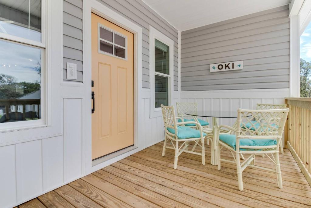 Sunshine and Wine, Oak Island