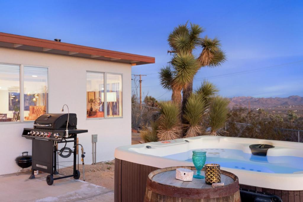 Pickle Ranch - Desert Paradise with Hot tub, Fire Pit & BBQ home