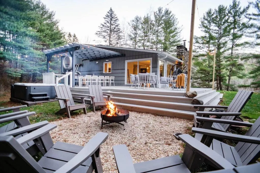 Prattvilla -Catskill -Mountain Escape 5 BR ,3 bath with Hot tub，位于Prattsville的酒店