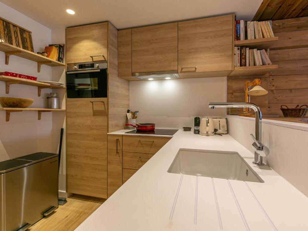 Élégant appartement rénové avec wifi au cœur du vieux Val-d'Isère, proche des pistes et commodités - FR-1-694-313 - 4