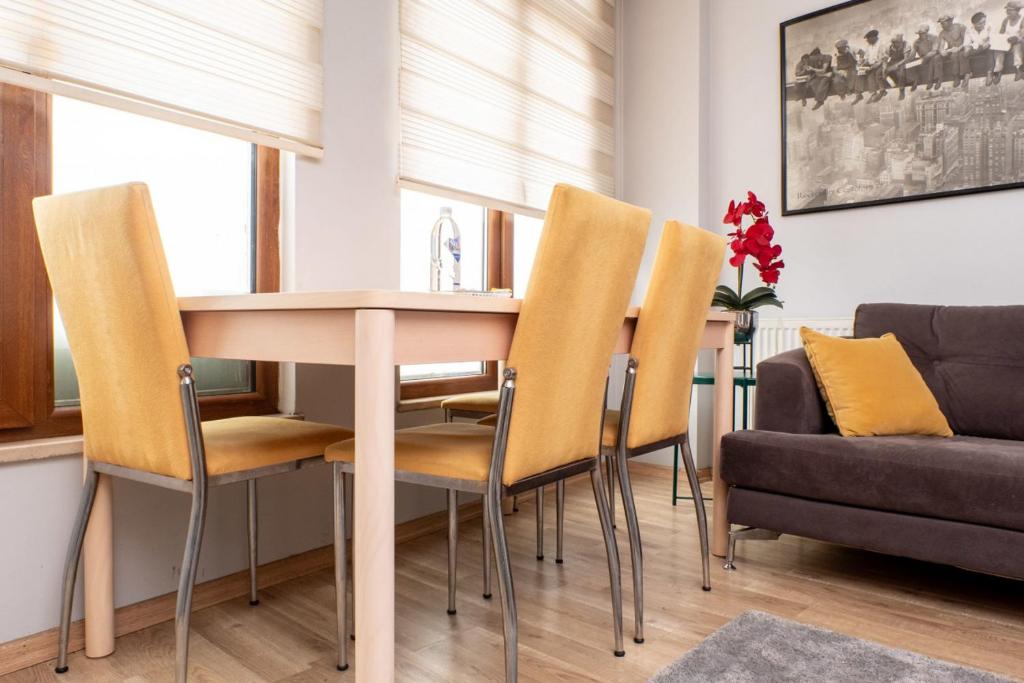 Fascinating Apartment near Nisantasi and Trendy Attractions in Besiktas photo