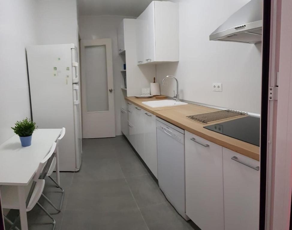 Apartamento con aire acondicionado en urbanización con piscina - 3