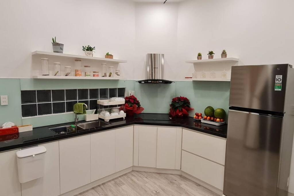 White house by Han river.