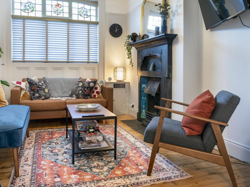 Pass the Keys Exquisite 3 Floor Townhouse Perfect Location, Belfast