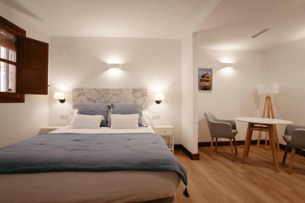 La Plaza Hostal - 4