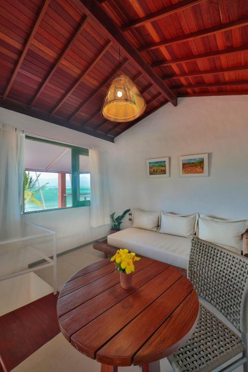 Shared lounge/TV area