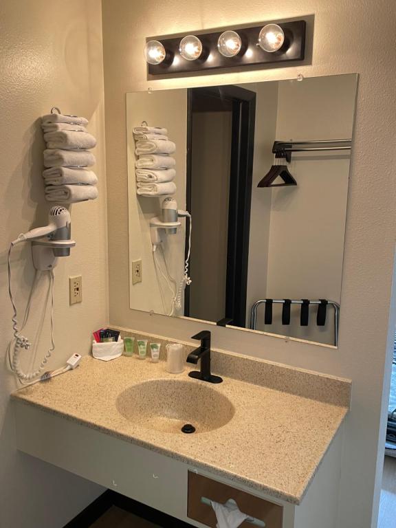 Cody Motor Lodge photo