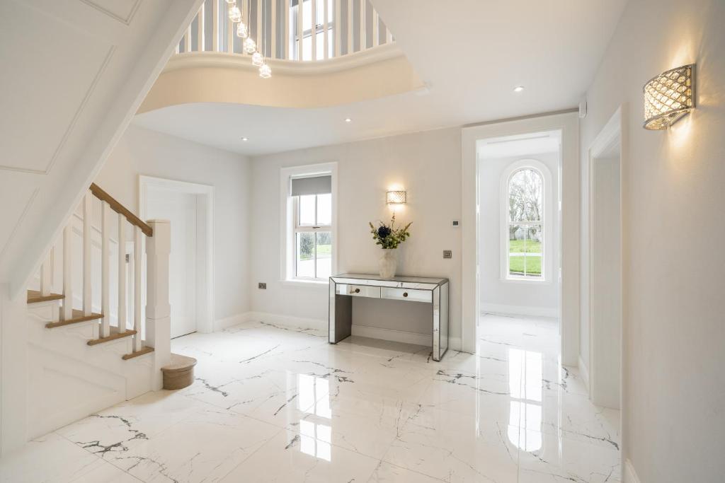 THE WHITE HOUSE AT MULLANS BAY, Enniskillen