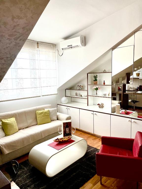 TRIANGLE CITY Apartment 1 - 1