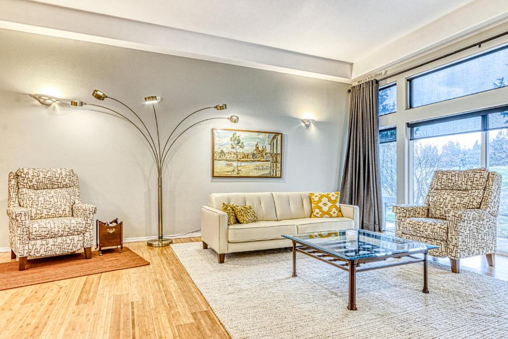 Eagle Crest Stunner, Redmond