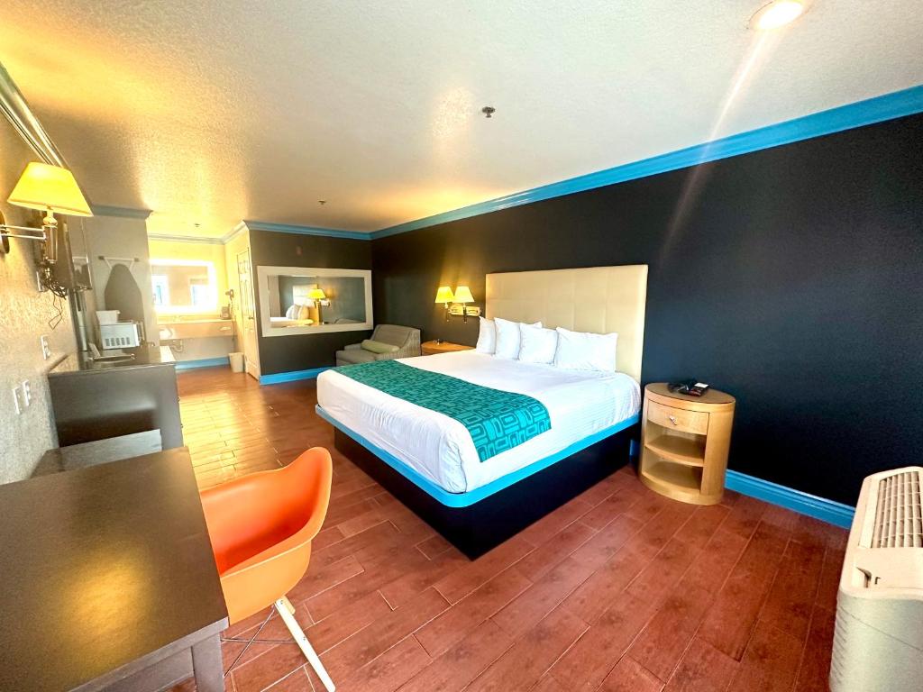 Casa Blanca Hotel & Suites Orange SR-55 Freeway, Near Honda Center, Chapman University, Disneyland