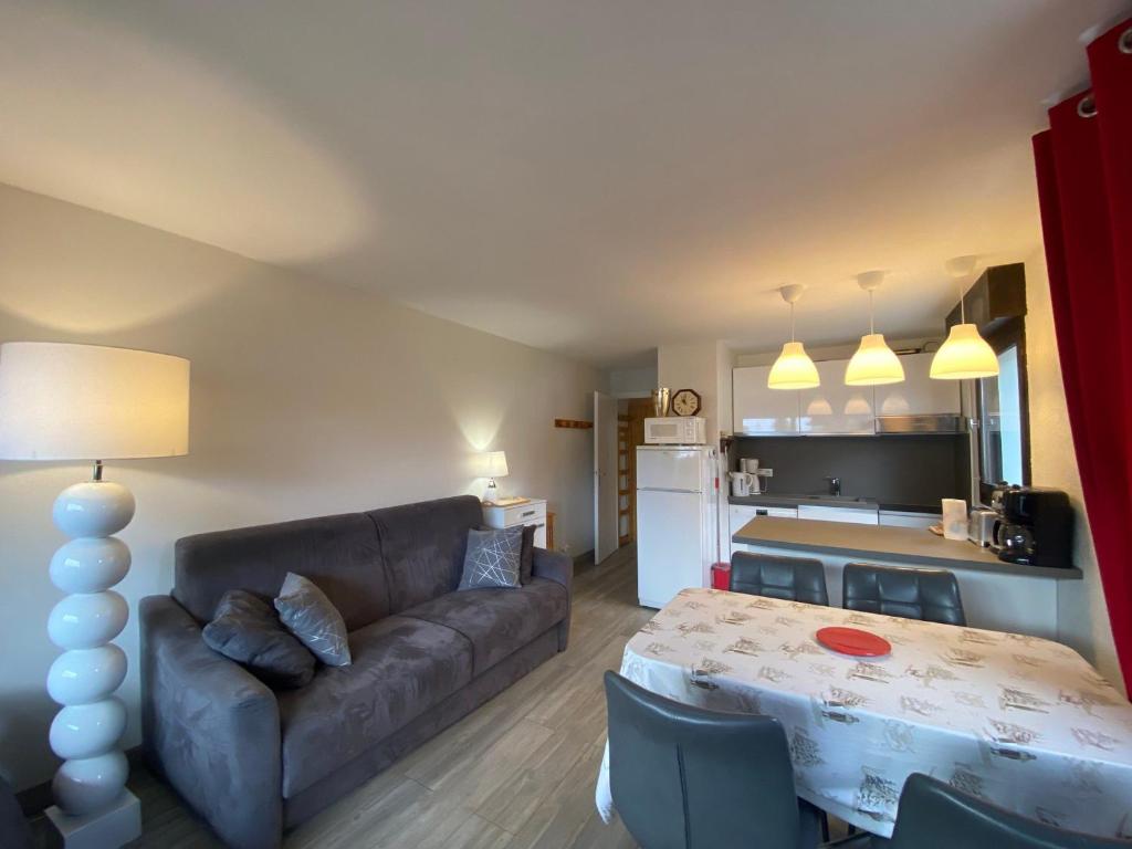 Studio 4 pers, coin montagne, terrasse, parking privatif, centre village, non fumeur - FR-1-437-100 - 2