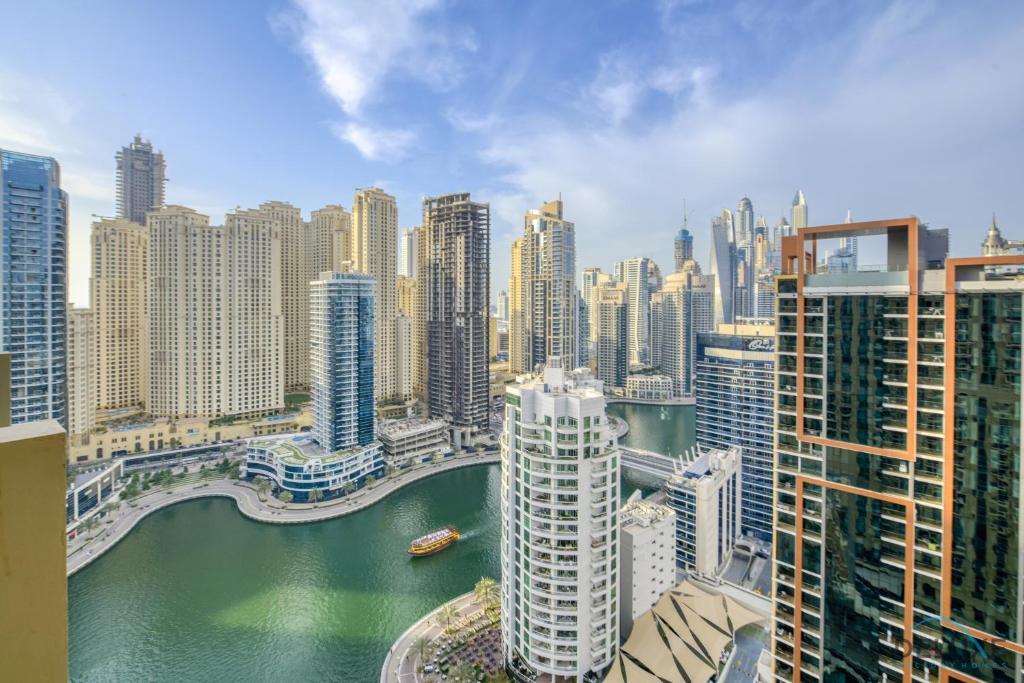 Regal Studio at The Address Residences Dubai Marina by Deluxe Holiday Homes, Dubaj