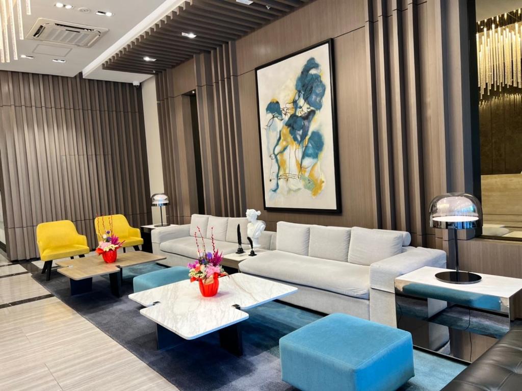 Uptown Parksuites II, Manila