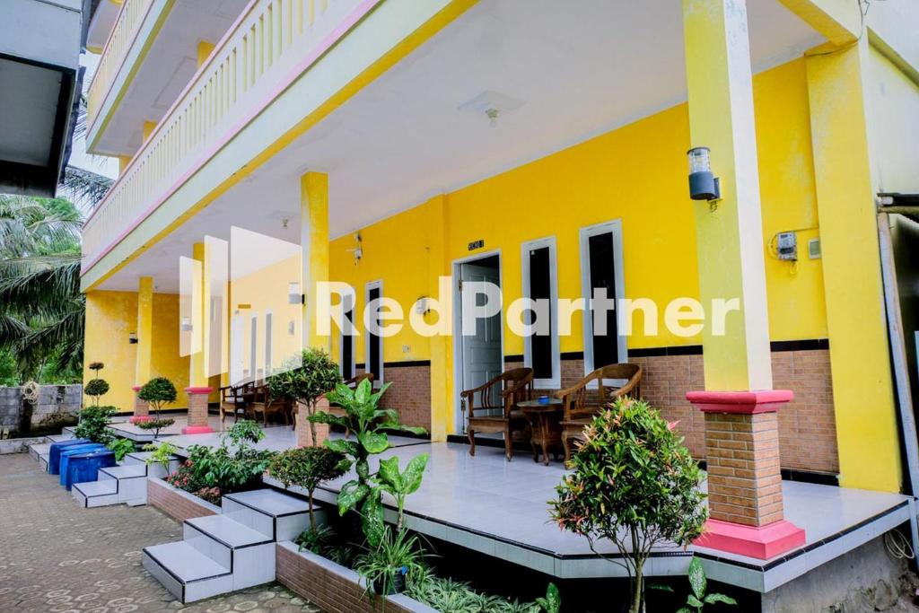 Exterior view, Villa Ikhbar Ciletuh RedPartner in Kebonkacang