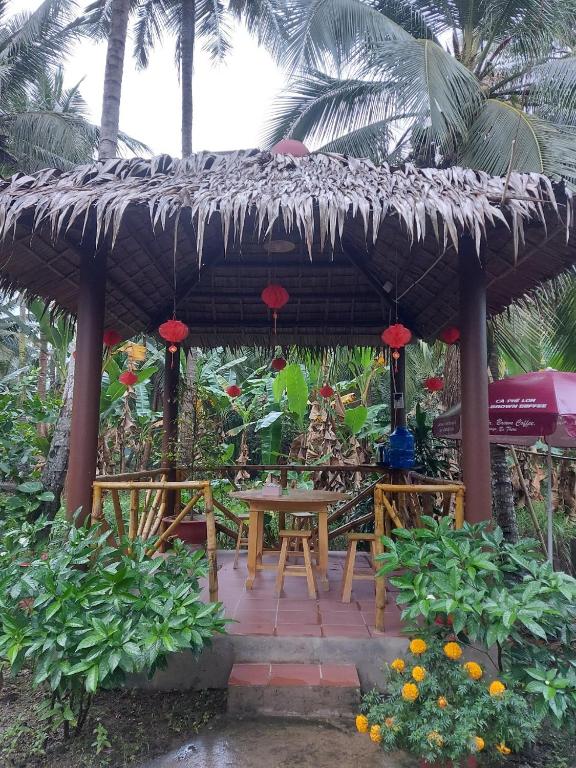 Homestay Nam Hàm Luông