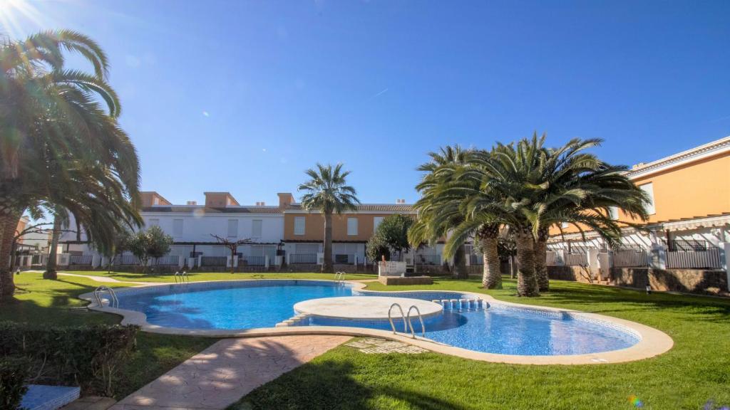 PALM BEACH II Adosado con jardin y piscina ALBERT VILLAS - 1